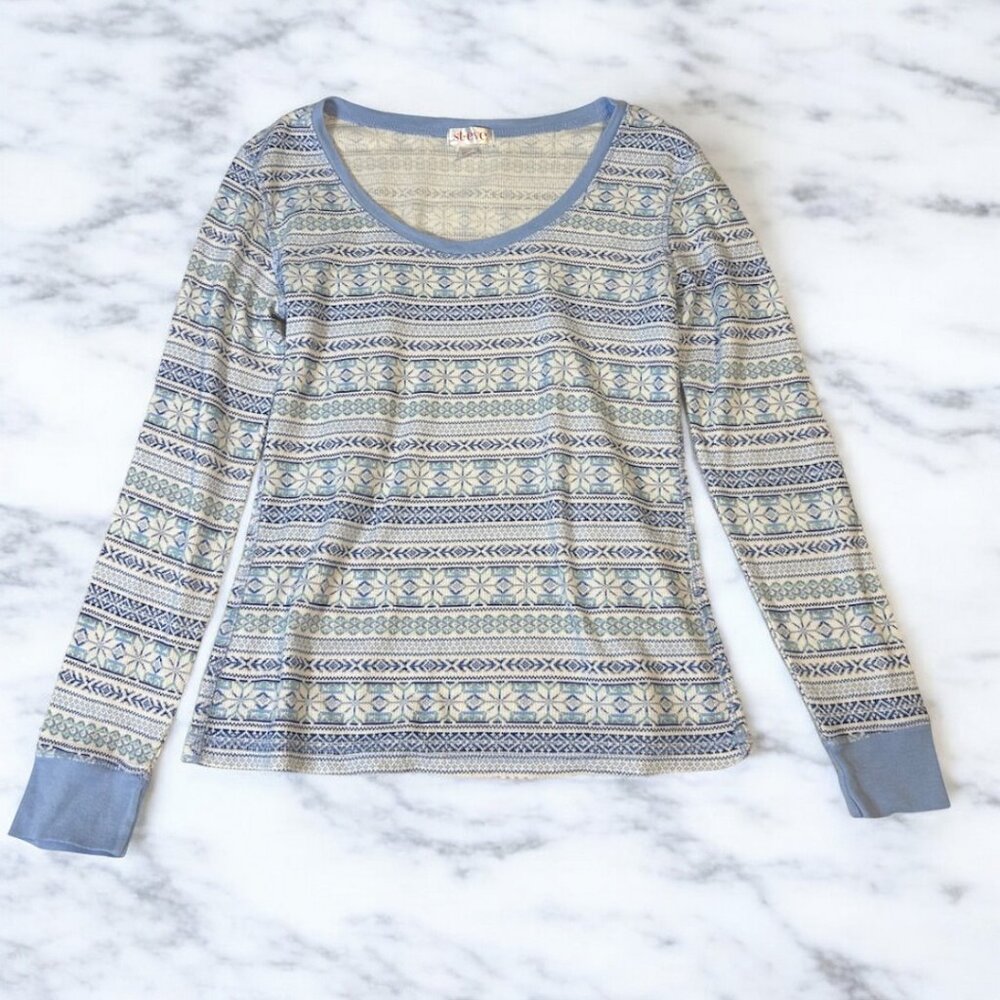 St. Eve pajama top - blue/white w snowflake pattern